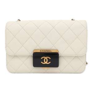 CHANEL Beauty Lock Chain Shoulder Bag White